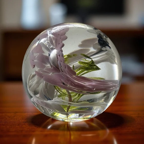 GLASS PAPERWEIGHT 🔮 - Picture 6 of 8